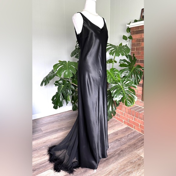 Niki by Niki Livas Dresses & Skirts - 🛍️ Vintage NIKI by Niki Livas gorgeous sexy black dress size 14 excellent .